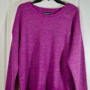 Worn once KARL LAGERFELD ROUND NECK LONG SLEEVE FUZZY BUTTON HEM SWEATER…